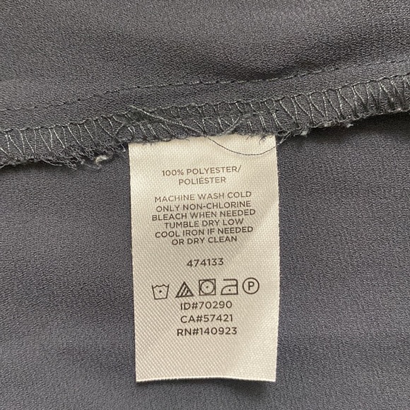 Loft petites grey blouse, XS size, W18, L22.5, 100% polyester - Picture 6 of 8